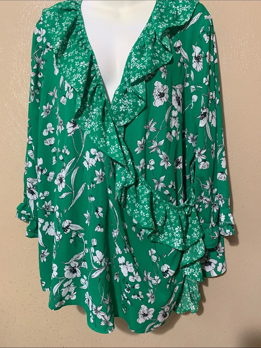 Cato 18/20W Green Floral Ruffle Wrap Blouse NWT